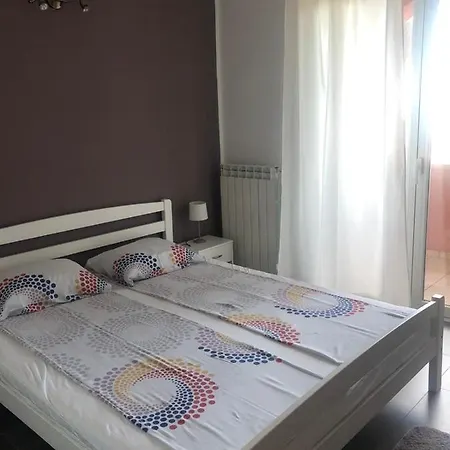 Ena *